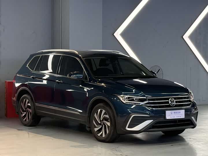 Фото 3 - Volkswagen Tiguan L Pro