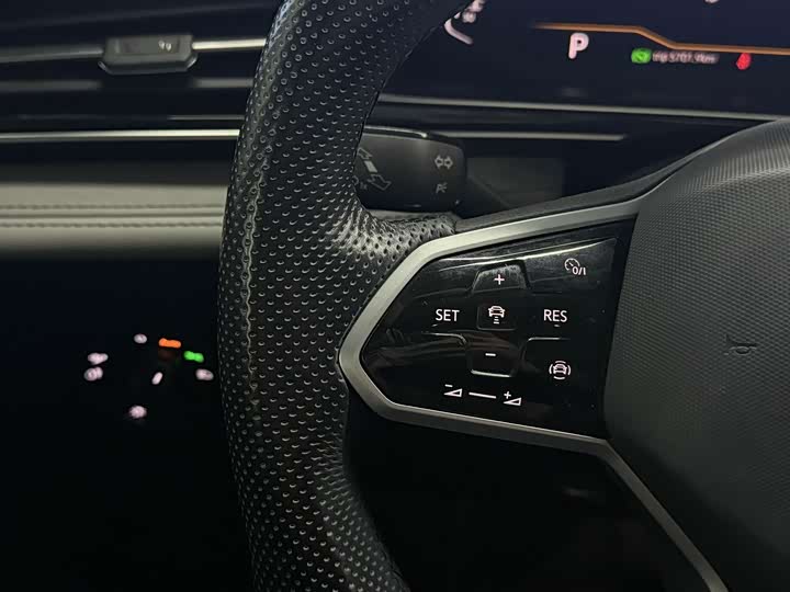 Фото 4 - Volkswagen Tiguan L Pro