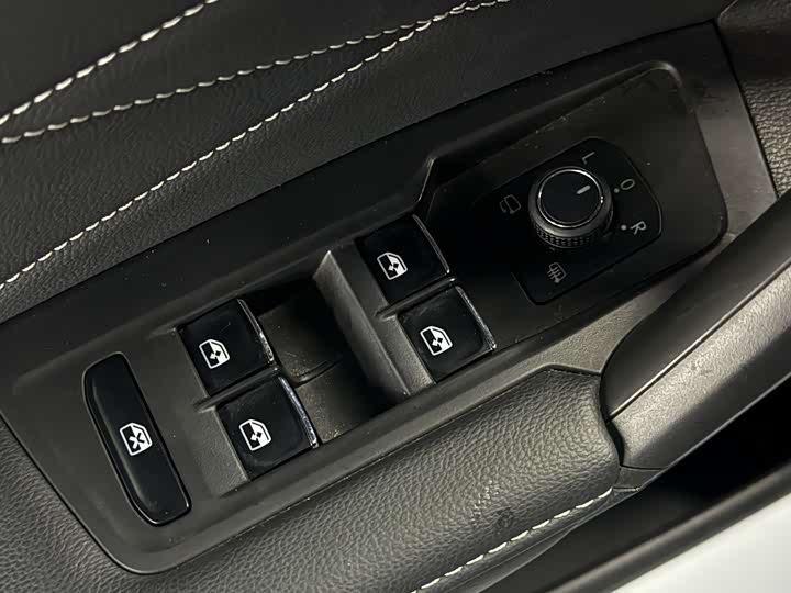 Фото 6 - Volkswagen Tiguan L Pro