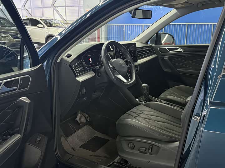 Фото 9 - Volkswagen Tiguan L Pro