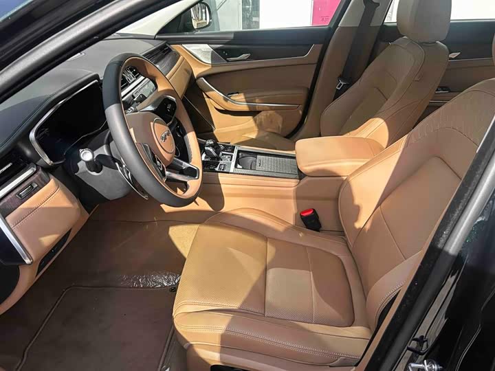 Фото 4 - Jaguar XF L