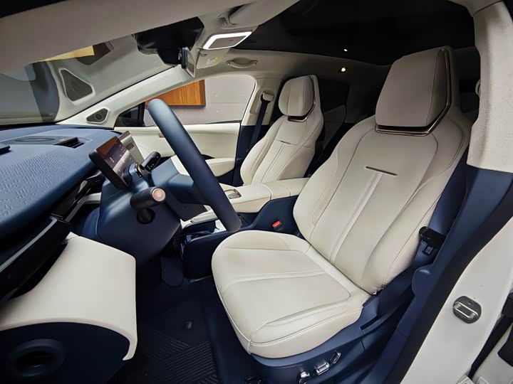 Фото 9 - Zeekr X