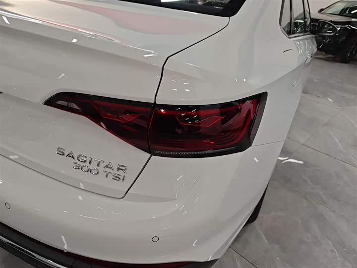 Фото 8 - Volkswagen Sagitar L