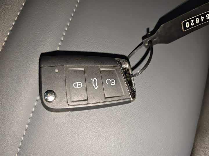 Фото 9 - Volkswagen Sagitar L