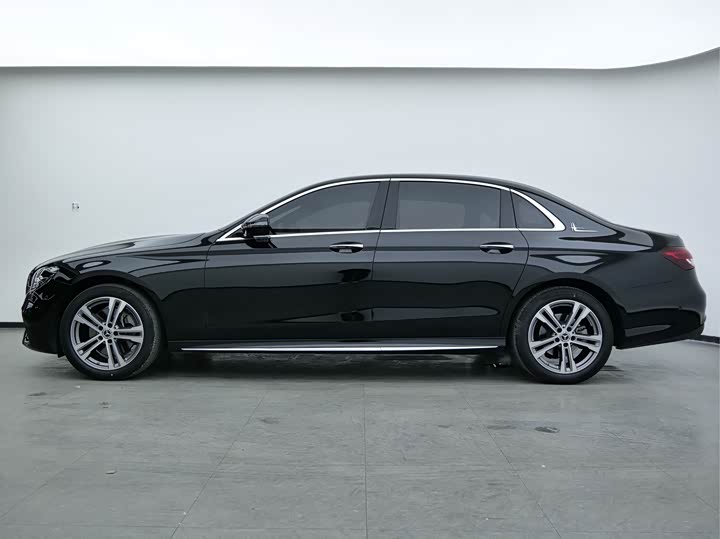 Photo 4 - Mercedes-Benz E-Class