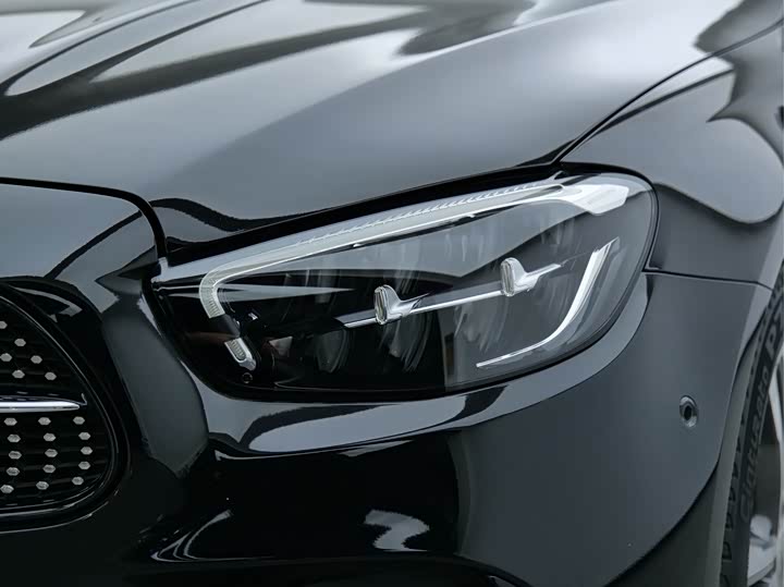 Photo 5 - Mercedes-Benz E-Class