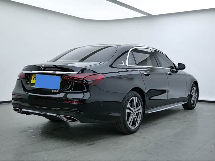 Photo 8 - Mercedes-Benz E-Class