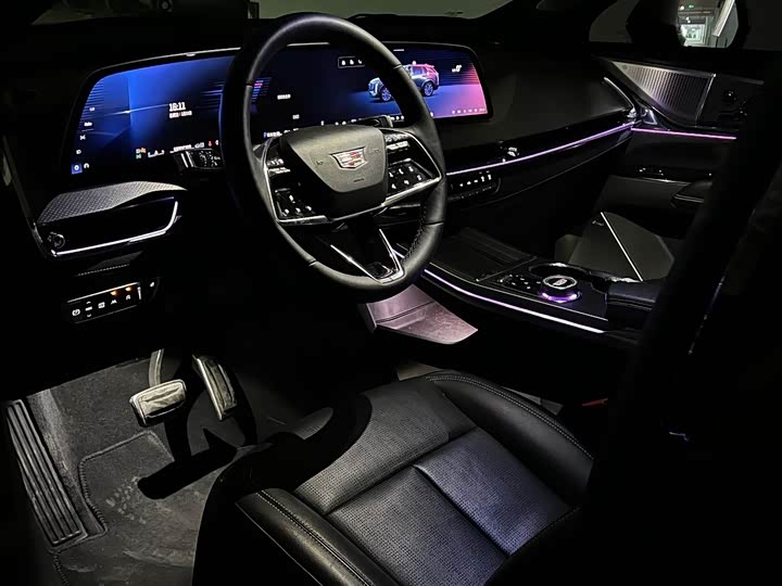 Фото 8 - Cadillac XT5