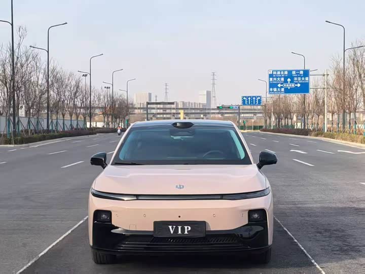 Фото 2 - Leapmotor B01