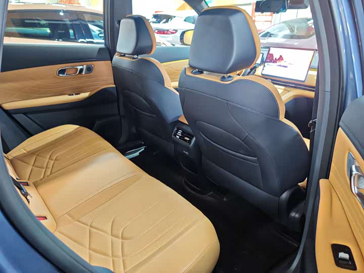 Фото 4 - Geely Galaxy Starship 7