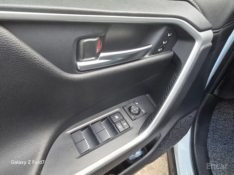 Фото 3 - Toyota RAV4