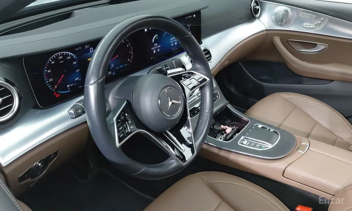 Фото 11 - Mercedes-Benz E-Class