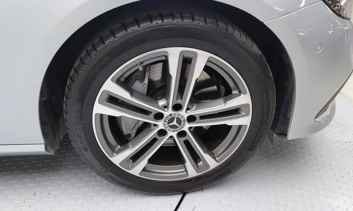 Фото 15 - Mercedes-Benz E-Class