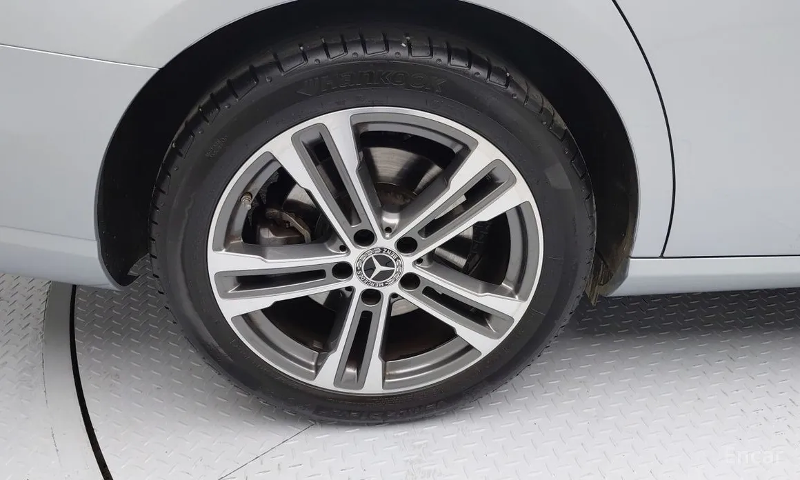 Фото 16 - Mercedes-Benz E-Class