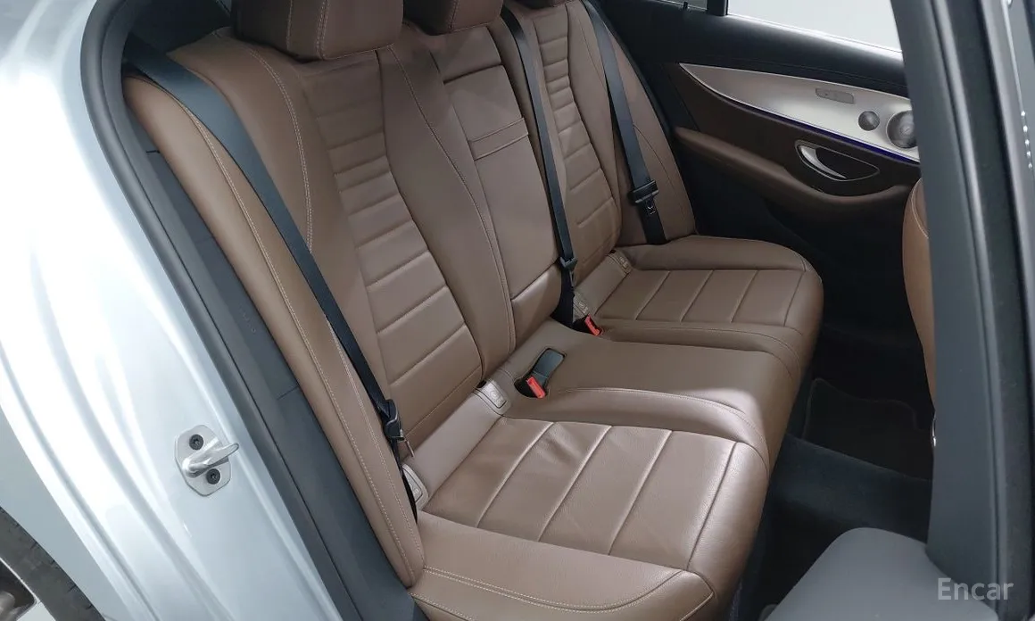 Фото 7 - Mercedes-Benz E-Class