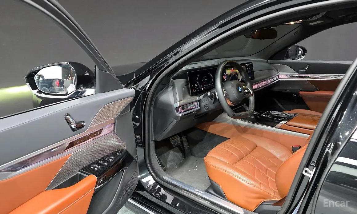 Фото 10 - BMW 7 Series