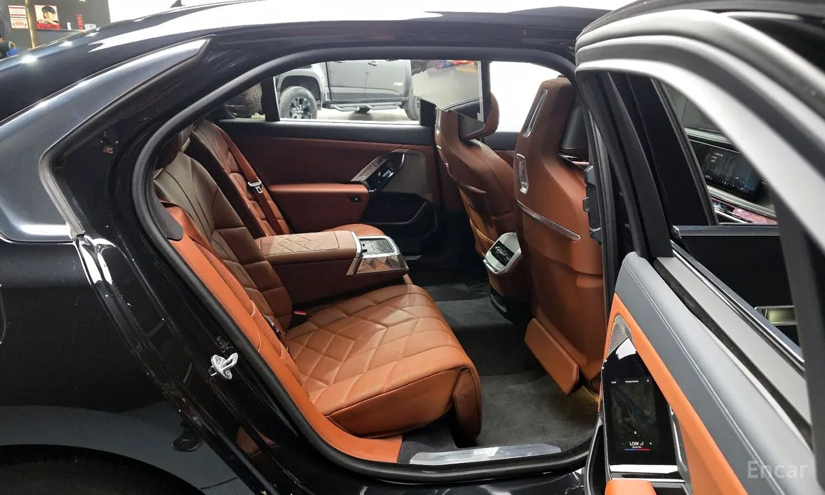 Фото 12 - BMW 7 Series