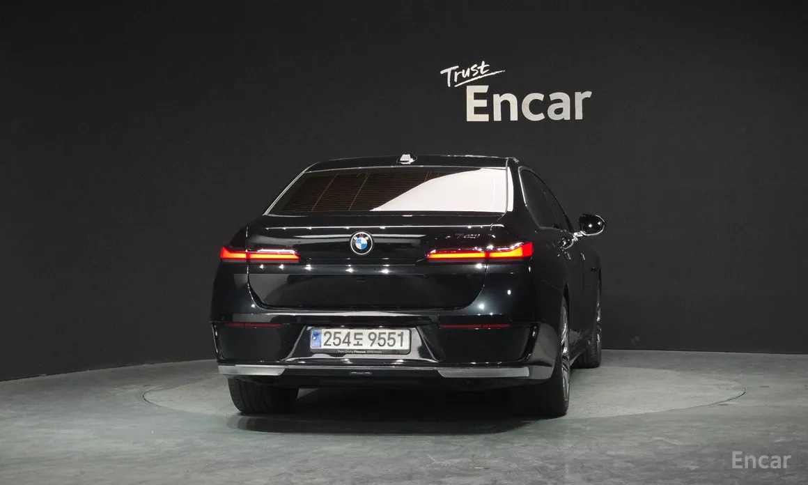 Фото 4 - BMW 7 Series