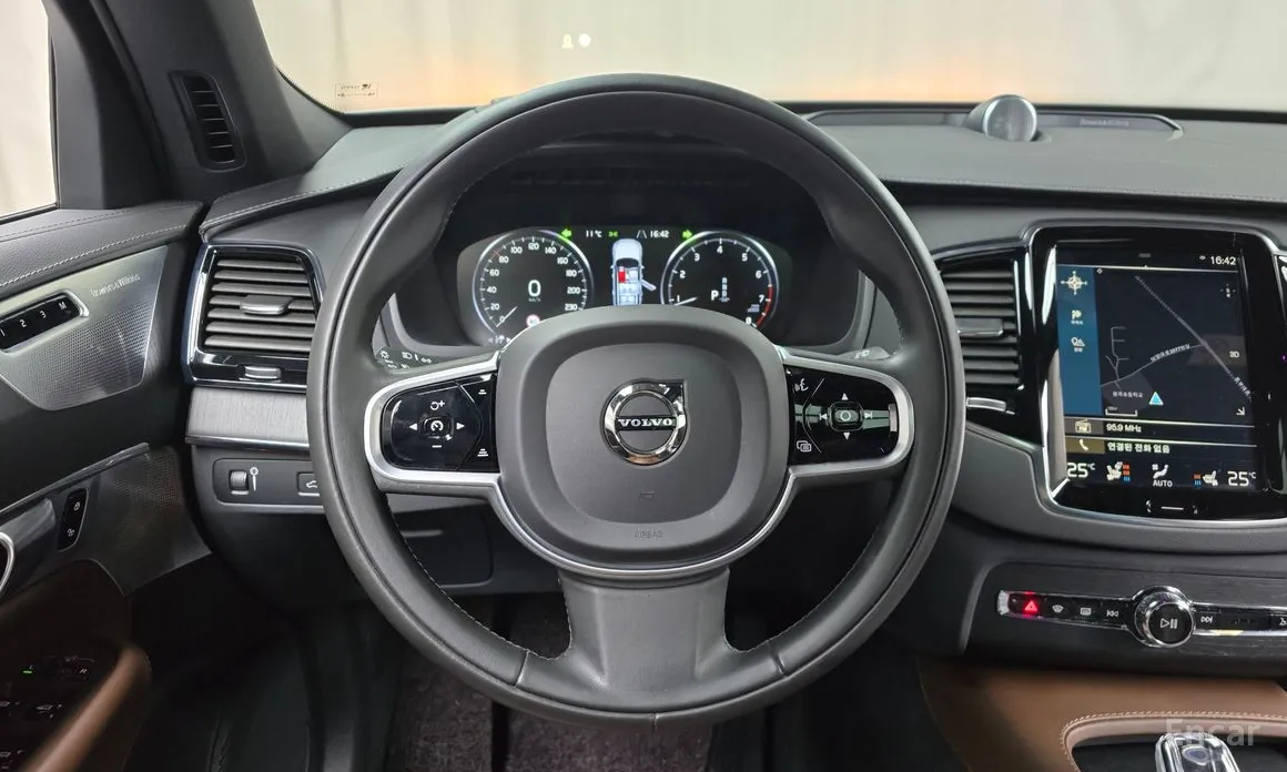 Фото 13 - Volvo XC90