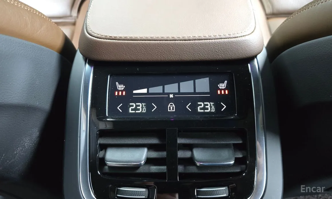 Фото 18 - Volvo XC90