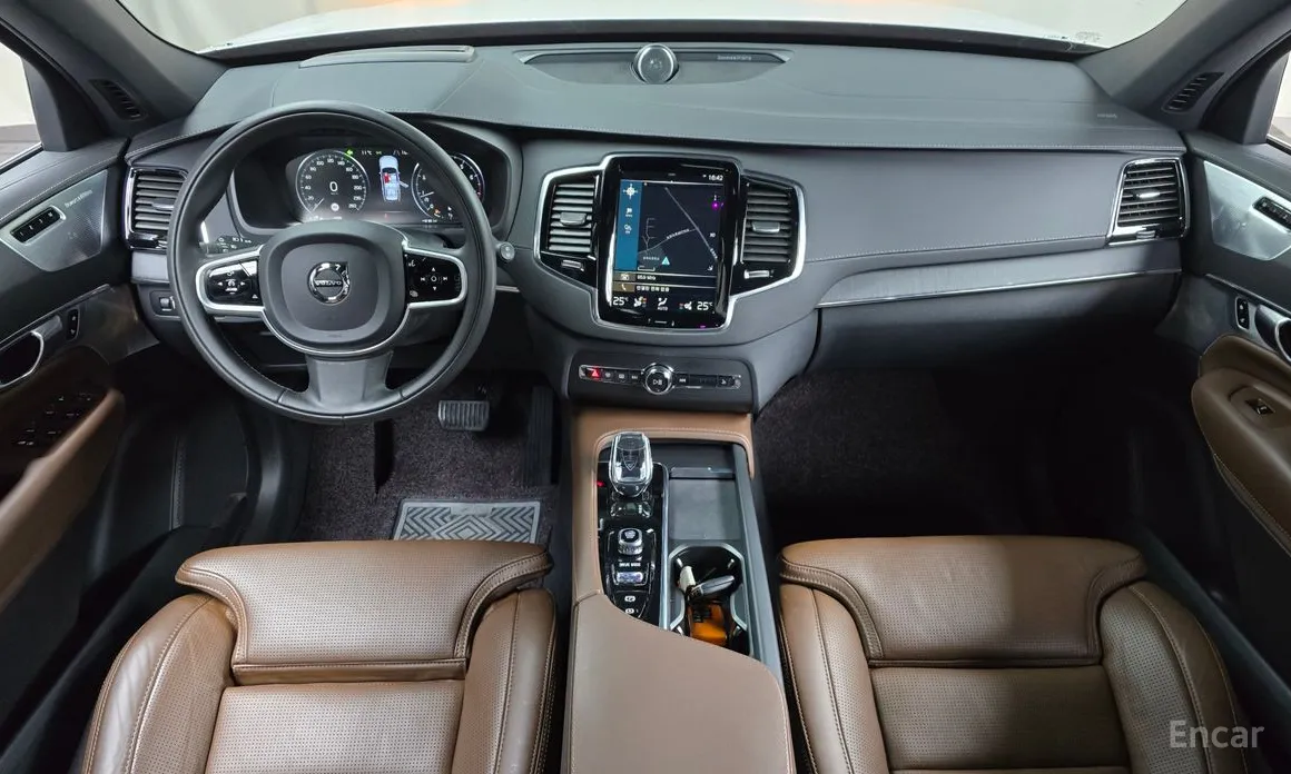 Фото 7 - Volvo XC90