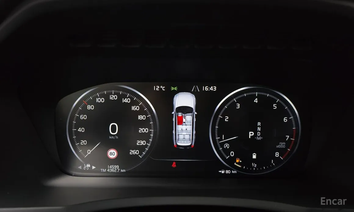 Фото 8 - Volvo XC90