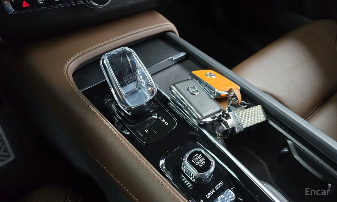 Фото 9 - Volvo XC90