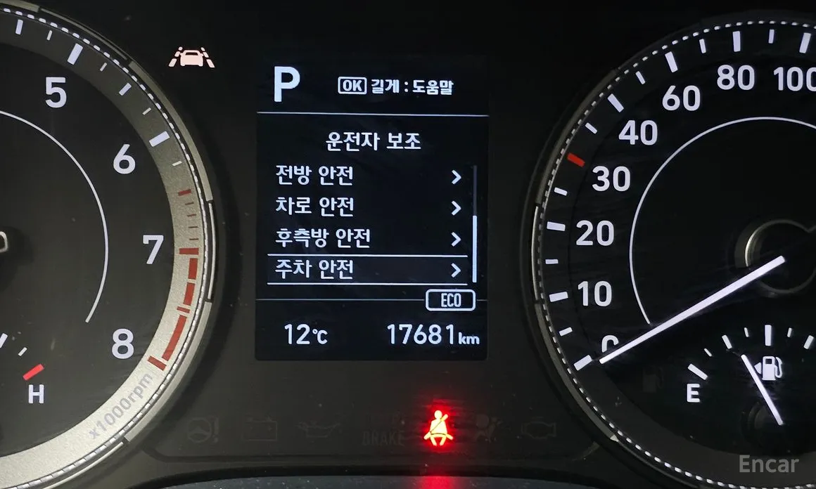 Фото 14 - Hyundai Venue