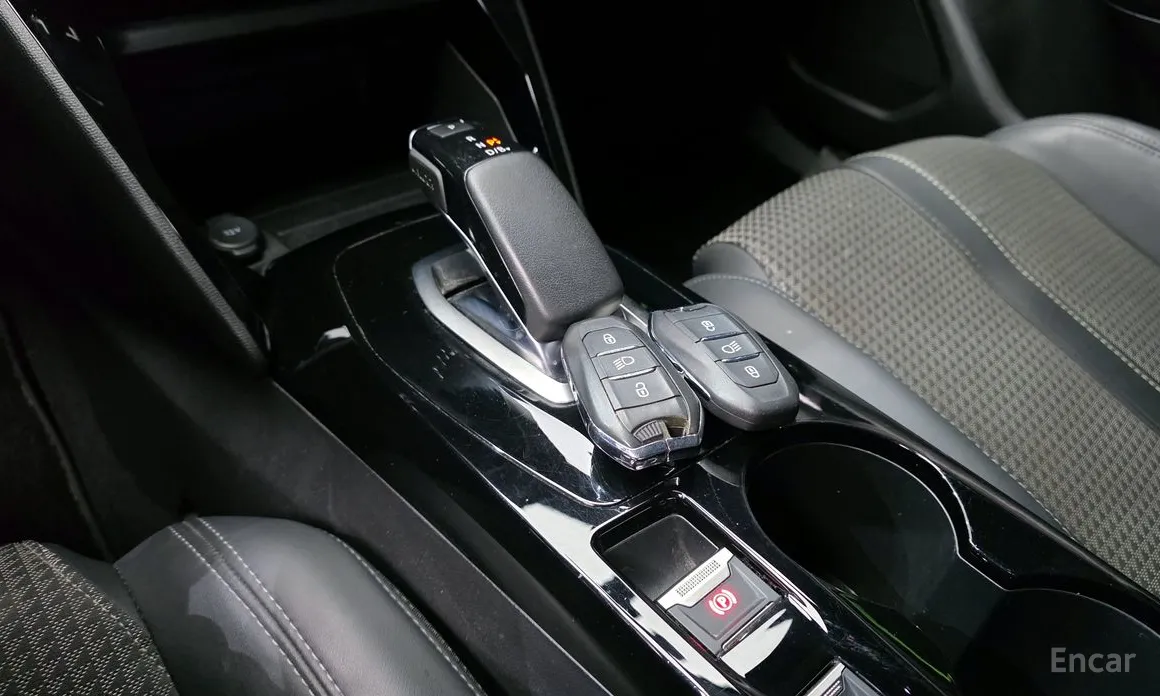 Фото 9 - Peugeot 2008