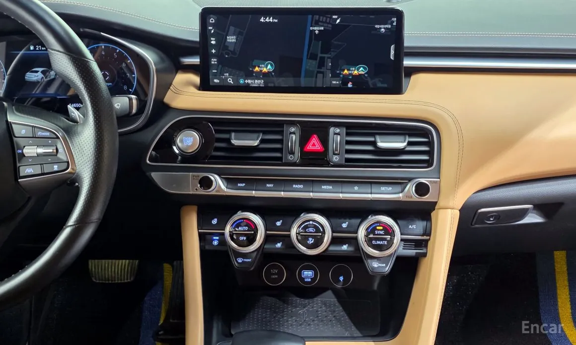 Фото 14 - Genesis G70