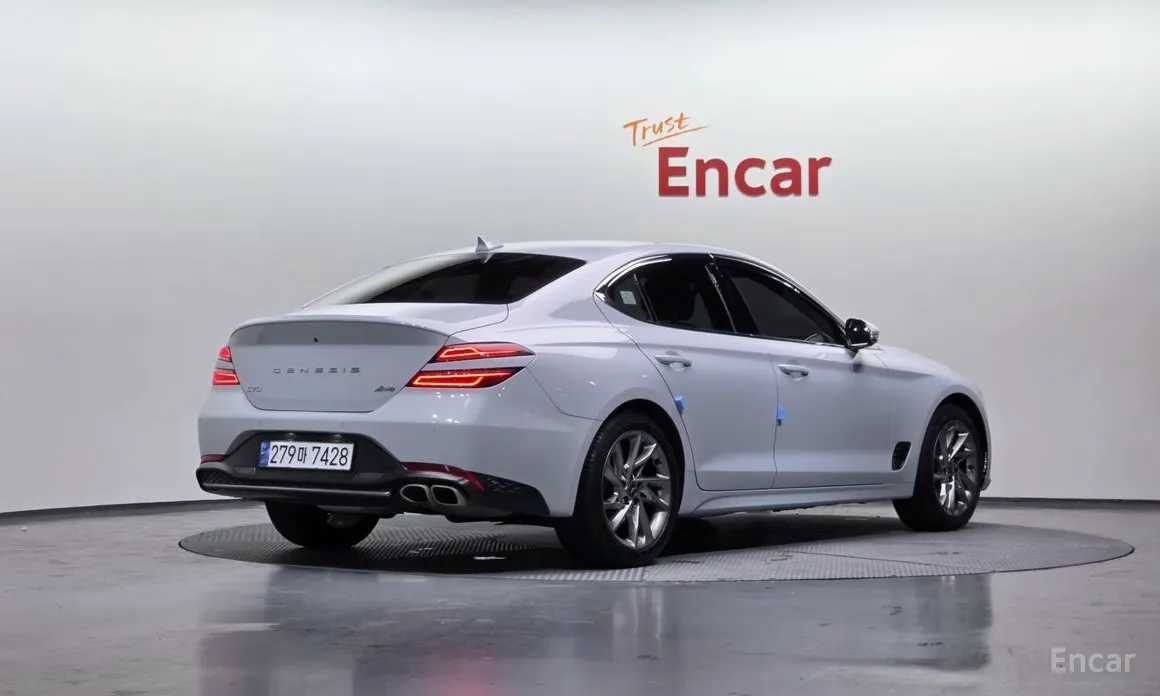 Фото 2 - Genesis G70