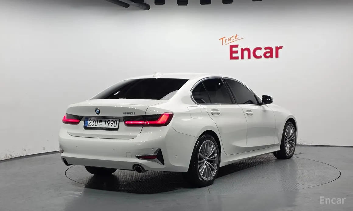 Photo 2 - BMW 3 Series