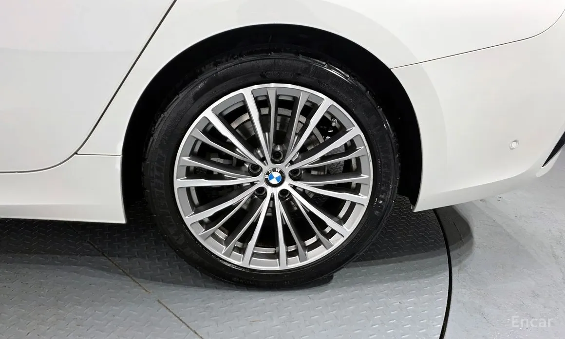 Photo 5 - BMW 3 Series
