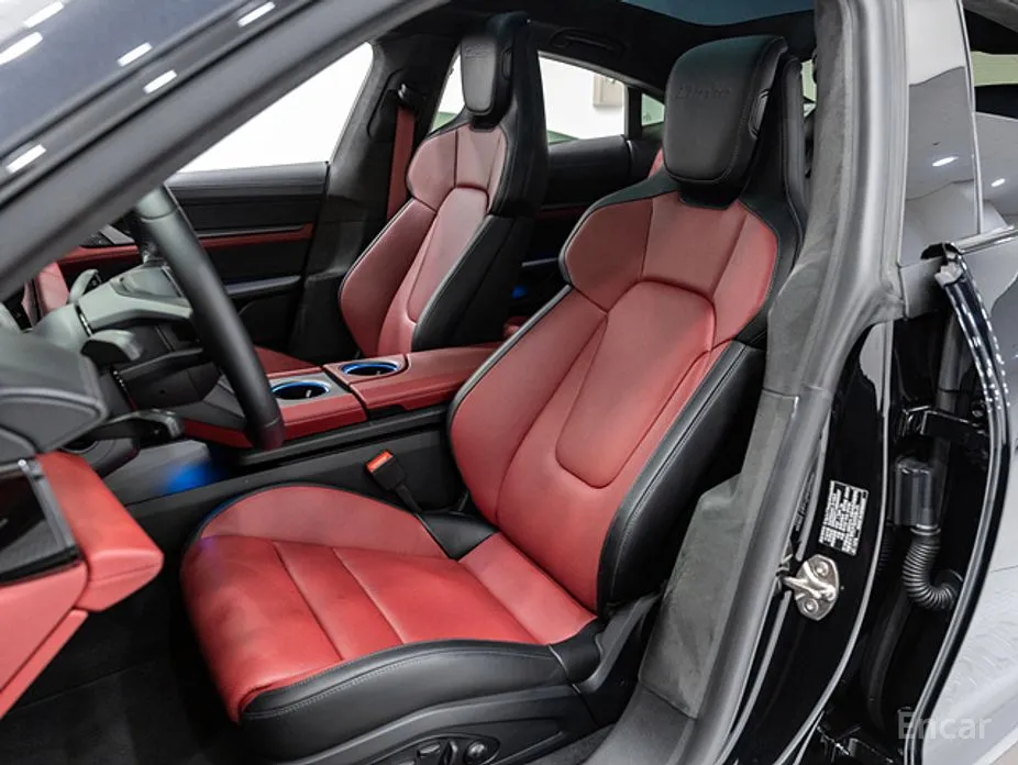 Фото 10 - Porsche Taycan