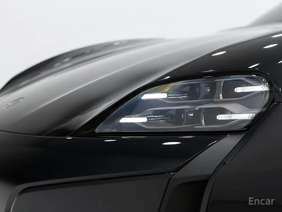 Фото 11 - Porsche Taycan