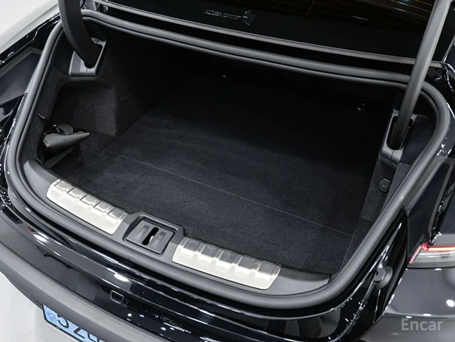 Фото 14 - Porsche Taycan