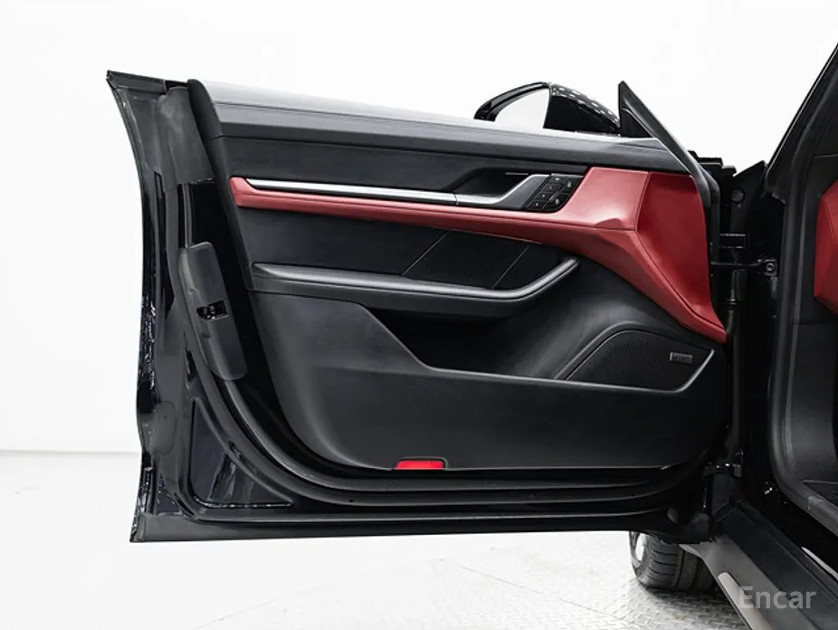 Фото 16 - Porsche Taycan