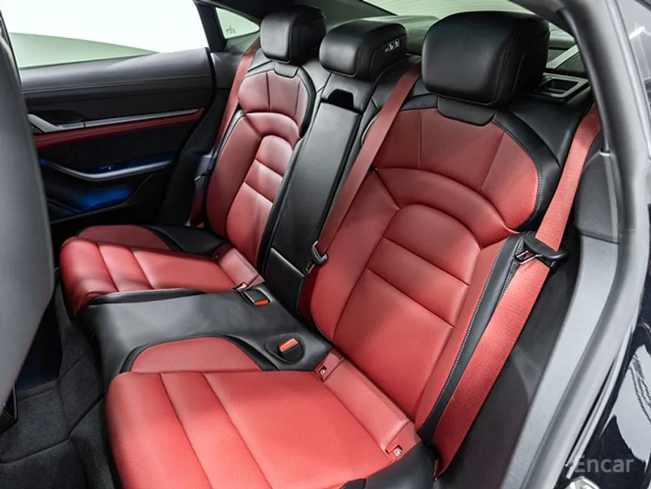 Фото 17 - Porsche Taycan