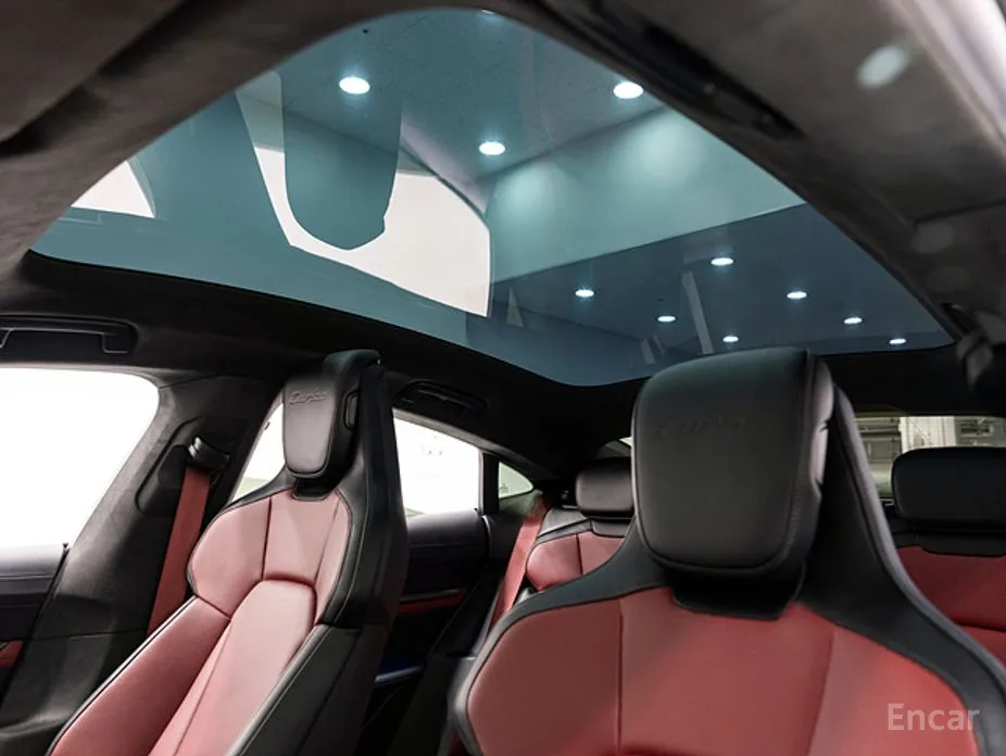 Фото 19 - Porsche Taycan