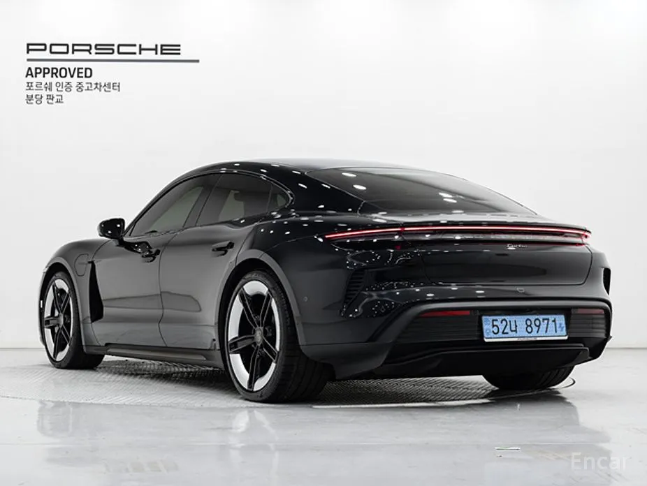 Фото 2 - Porsche Taycan