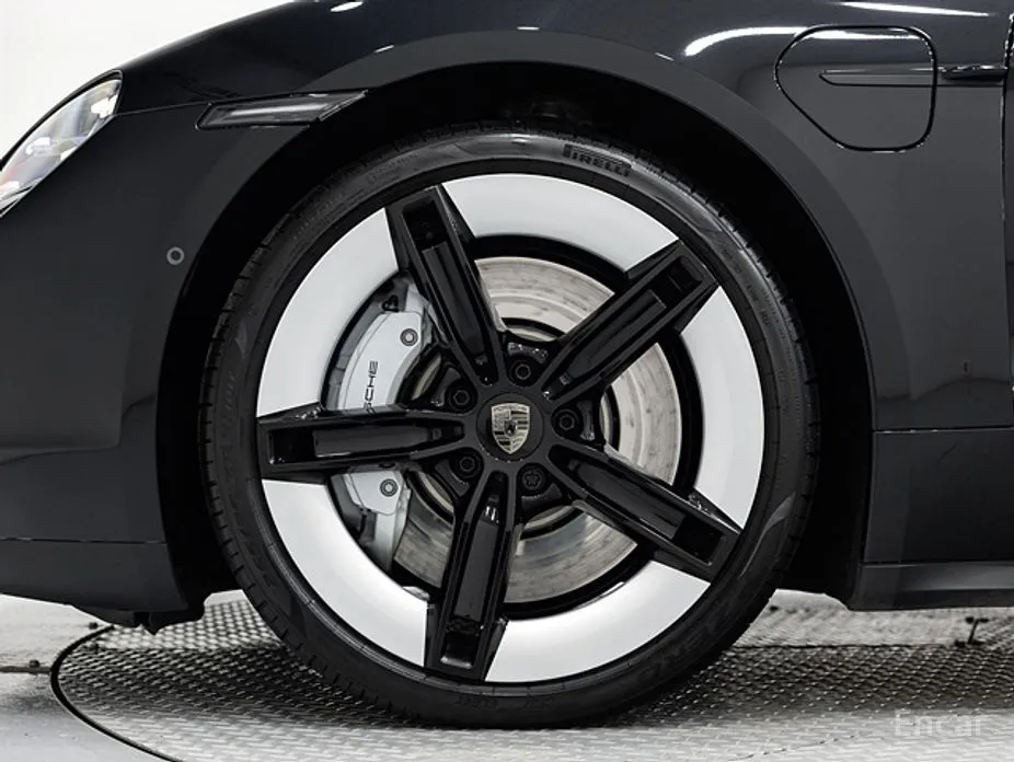 Фото 5 - Porsche Taycan