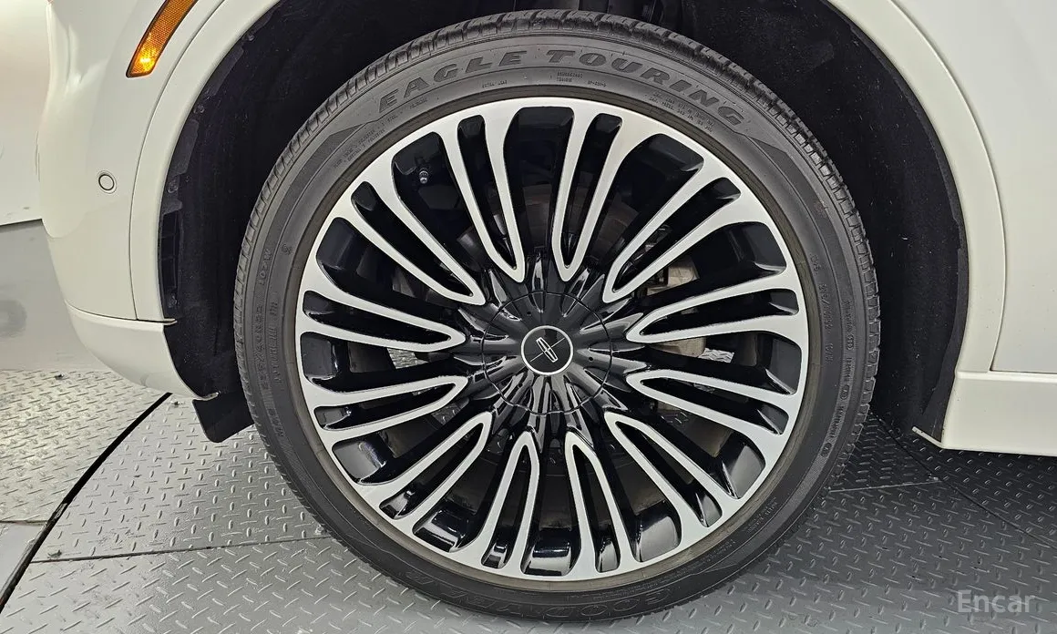 Фото 5 - Lincoln Aviator