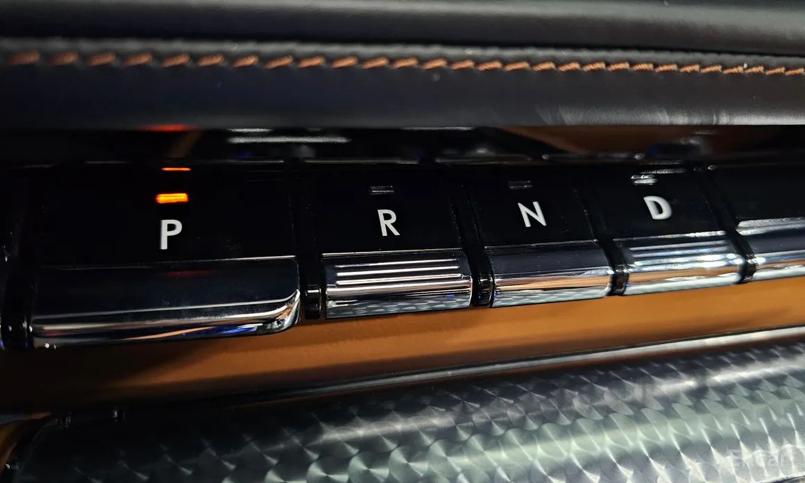 Фото 9 - Lincoln Aviator