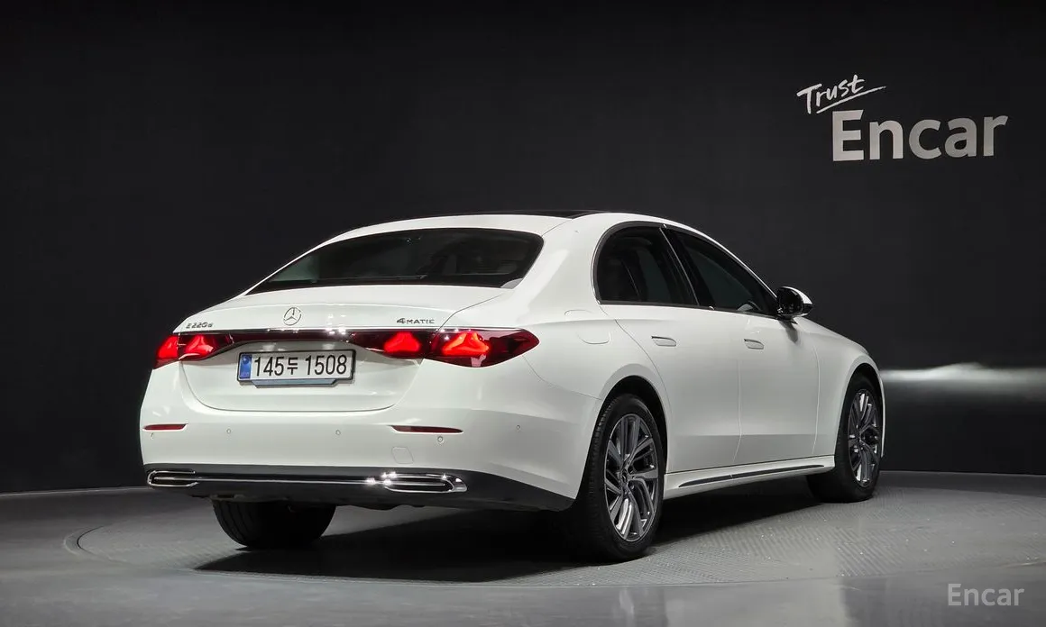 Фото 2 - Mercedes-Benz E-Class