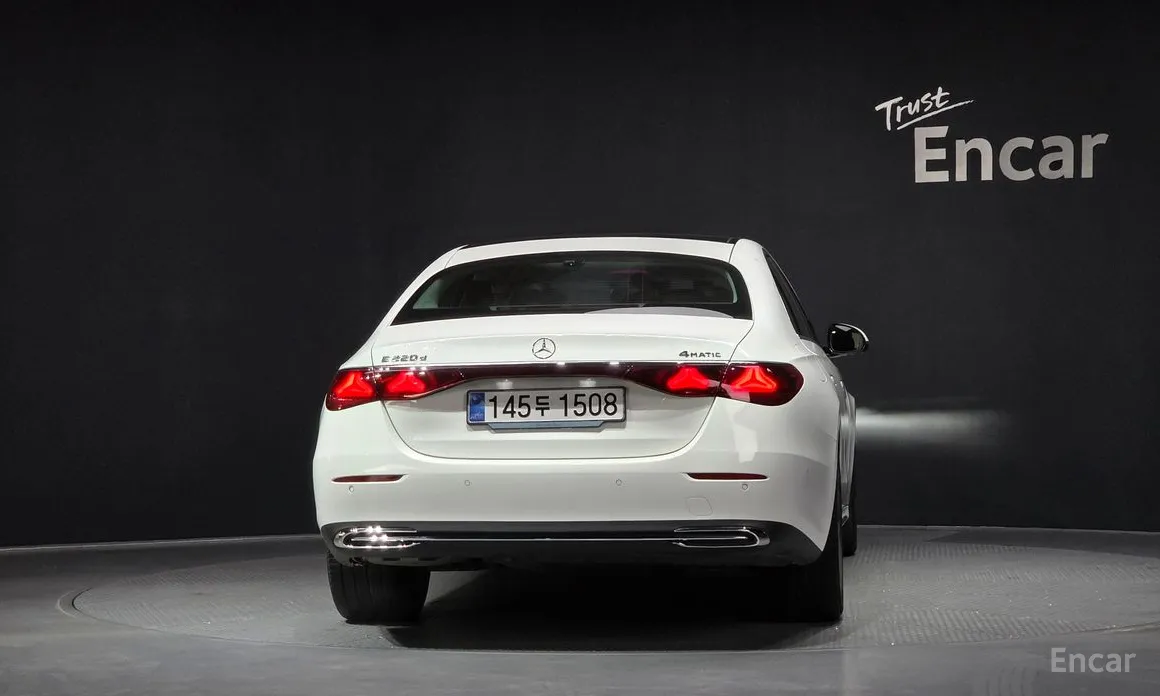 Фото 4 - Mercedes-Benz E-Class