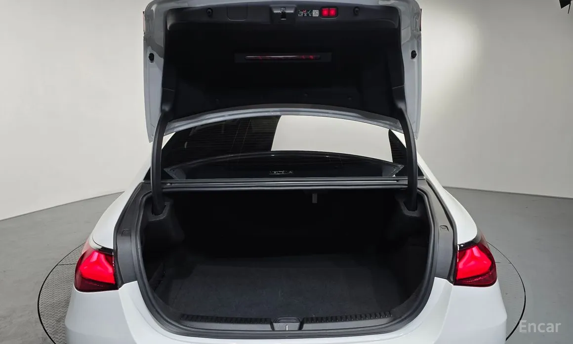 Фото 20 - Mercedes-Benz E-Class