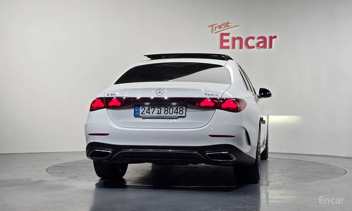 Фото 4 - Mercedes-Benz E-Class