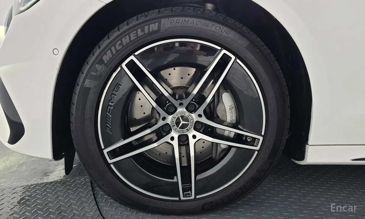 Фото 5 - Mercedes-Benz E-Class