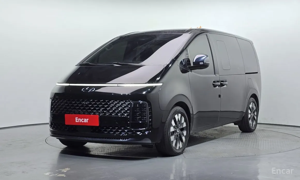 Фото 1 - Hyundai Staria