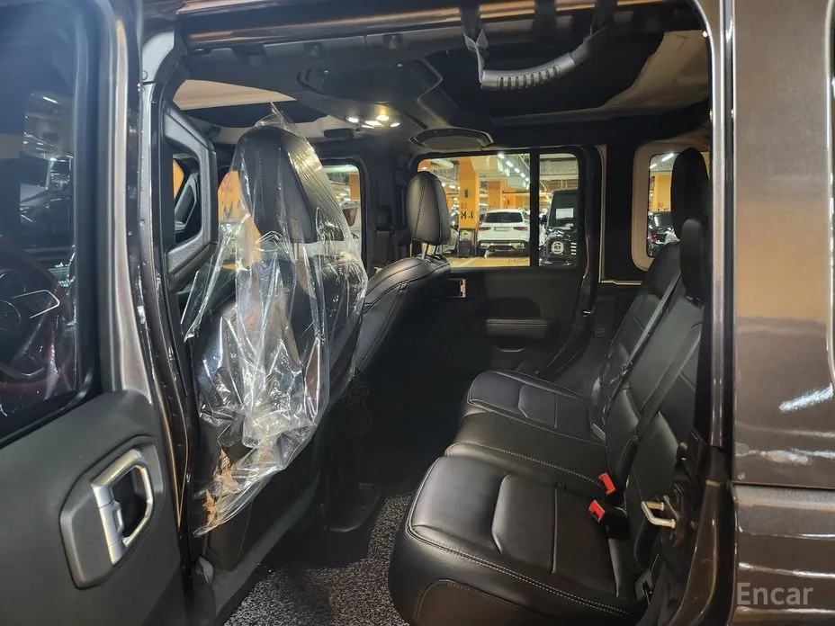 Фото 10 - Jeep Wrangler